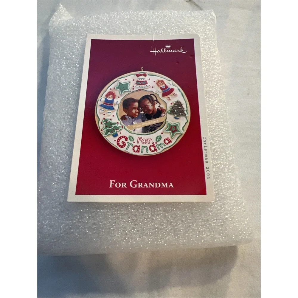 Hallmark: For Grandma - Magnetic Photo Holder - Keepsake Ornament 2004 NEW